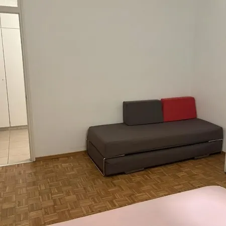 33a - No Bikes - Self Check-in - No Reception