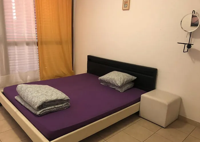 Homestay 33a - No Bikes - Self Check-in - No Reception *